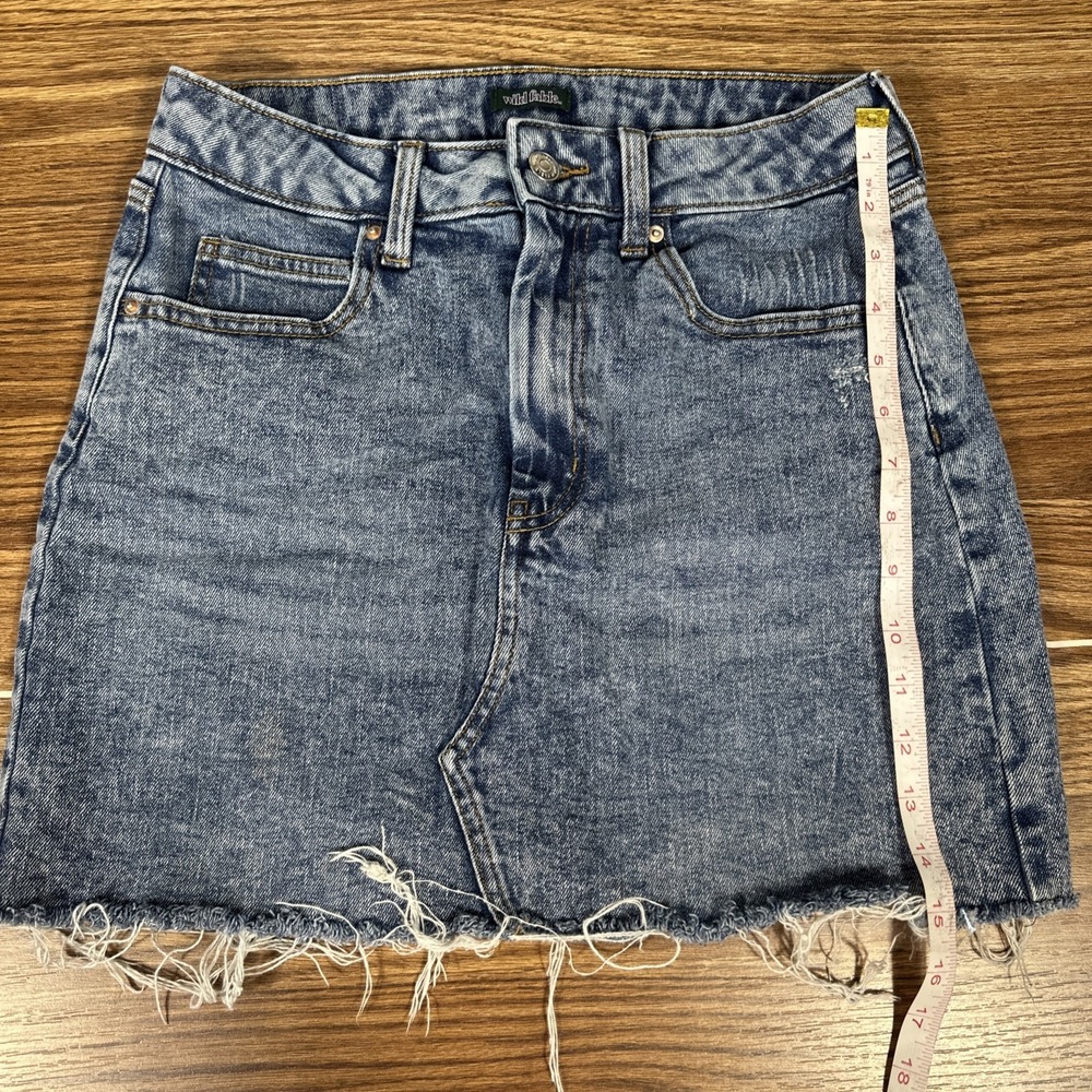 Wild Fable Skirt Women's Medium Wash Frayed Hem Mini Distressed Blue Jean Size 8